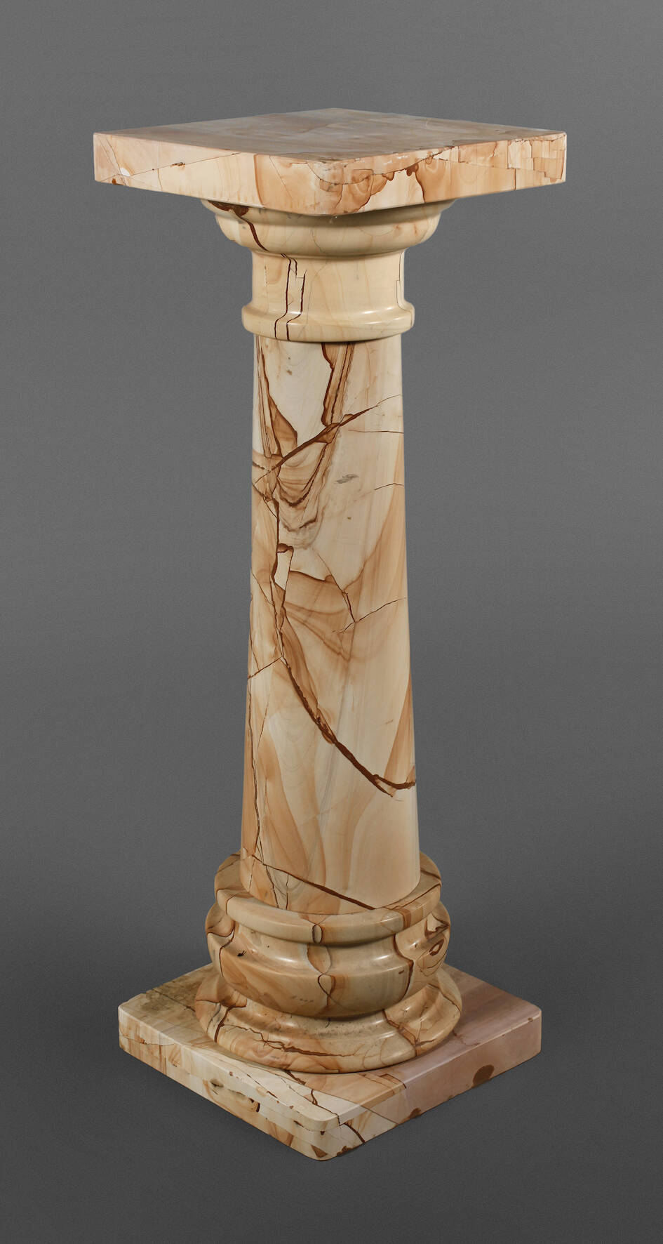 Große Steingusssäule