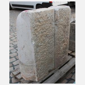 Paar große Granitpoller