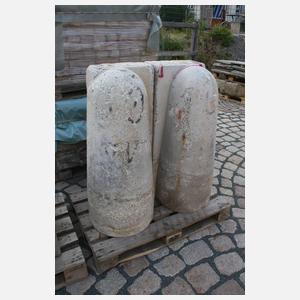 Paar große Granitpoller