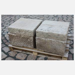 Paar große klassizistische Sandsteinkapitelle