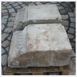 Paar große klassizistische Sandsteinkapitelle