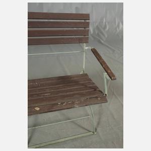 Paar Gartenbänke mit Armlehnen