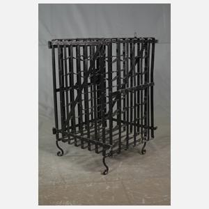 Kleiner Weinkäfig mit Marmorplatte