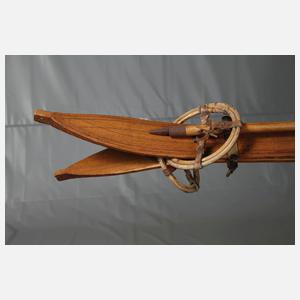 Paar historische Skier