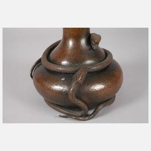 Große Kupfervase mit Schlangen