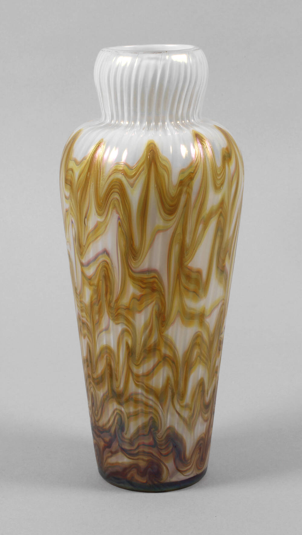 Jugendstilvase mit gekämmtem Fadendekor