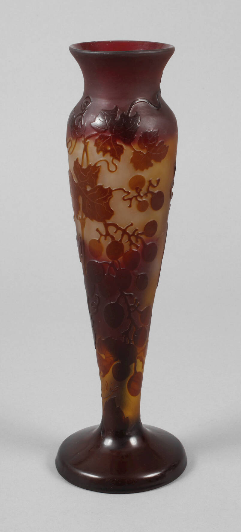 Émile Gallé Ätzglasvase Weintraubendekor