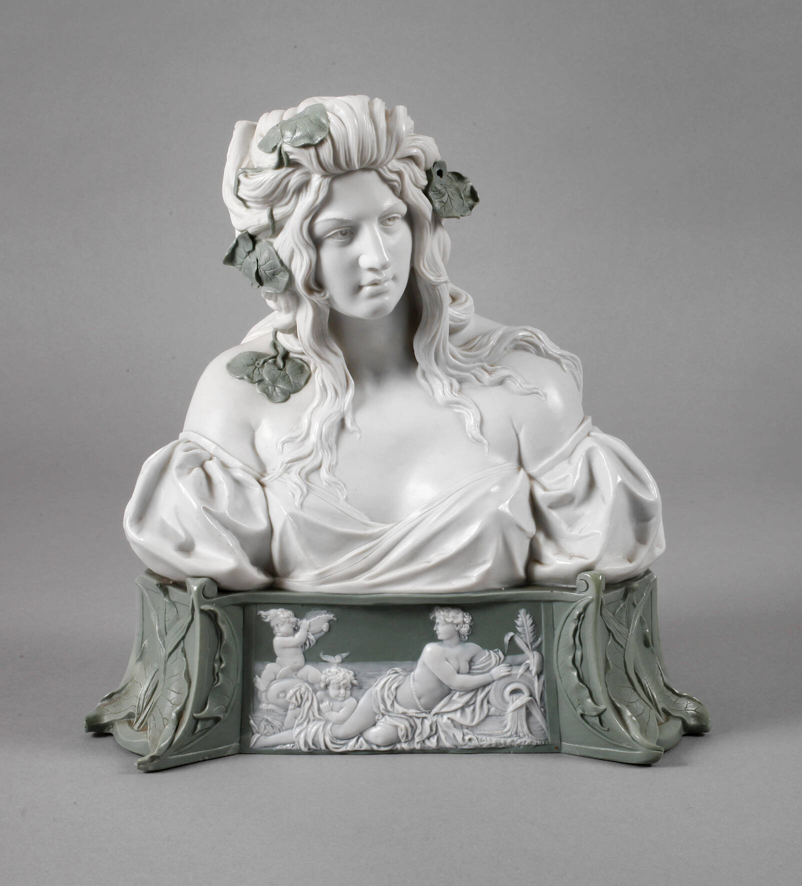 Mädchenbüste als Nymphe