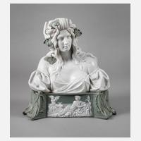 Mädchenbüste als Nymphe111