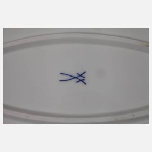 Meissen vier Teller und eine Platte "Blaue Rispe"