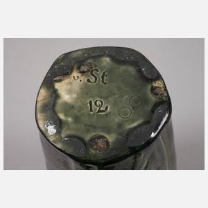 Jugendstilvase mit aufgelegten Blüten