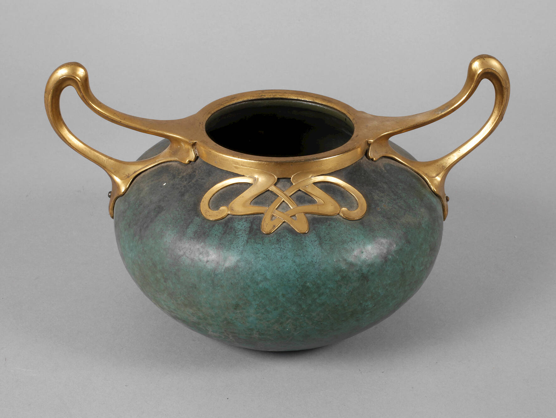 Jugendstilvase mit Metallmontierung