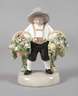 Goldscheider Trachtenfigur mit Blütenkörben