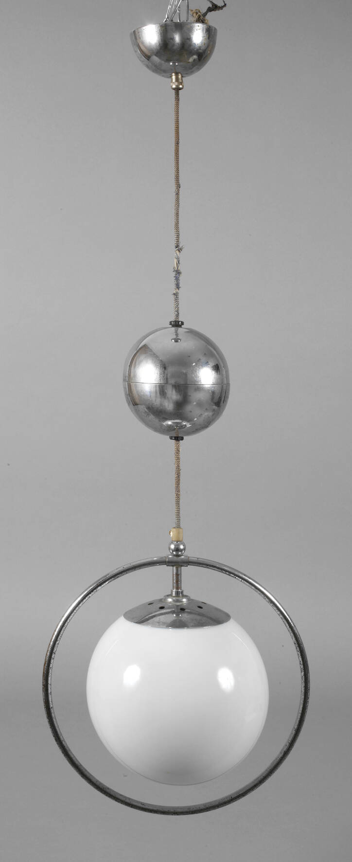 Kugellampe im Bauhausstil