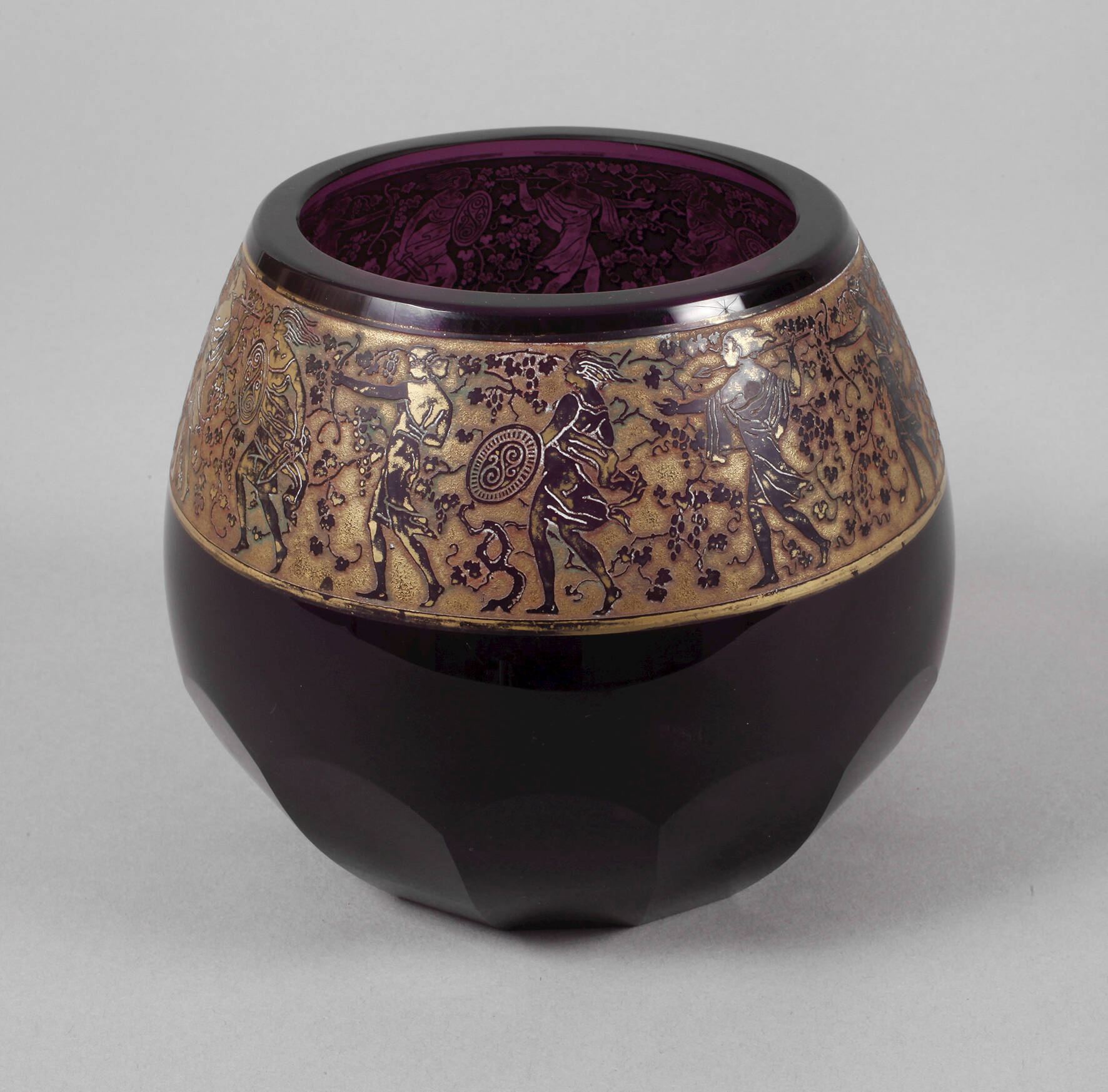 Moser Karlsbad Vase mit Figurenfries