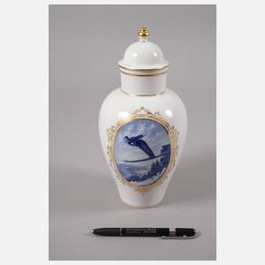 Meissen Deckelvase Skispringermotiv