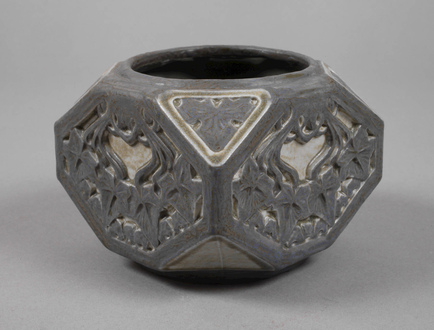 Louis Majorelle, kleiner Cachepot "Lierre"