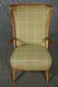 Hoher Armlehnsessel