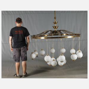 Übergroße Deckenlampe