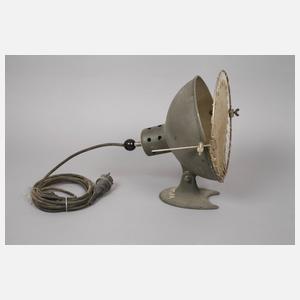 Vier Industrie-Wandlampen