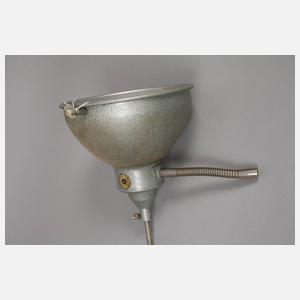 Vier Industrie-Wandlampen