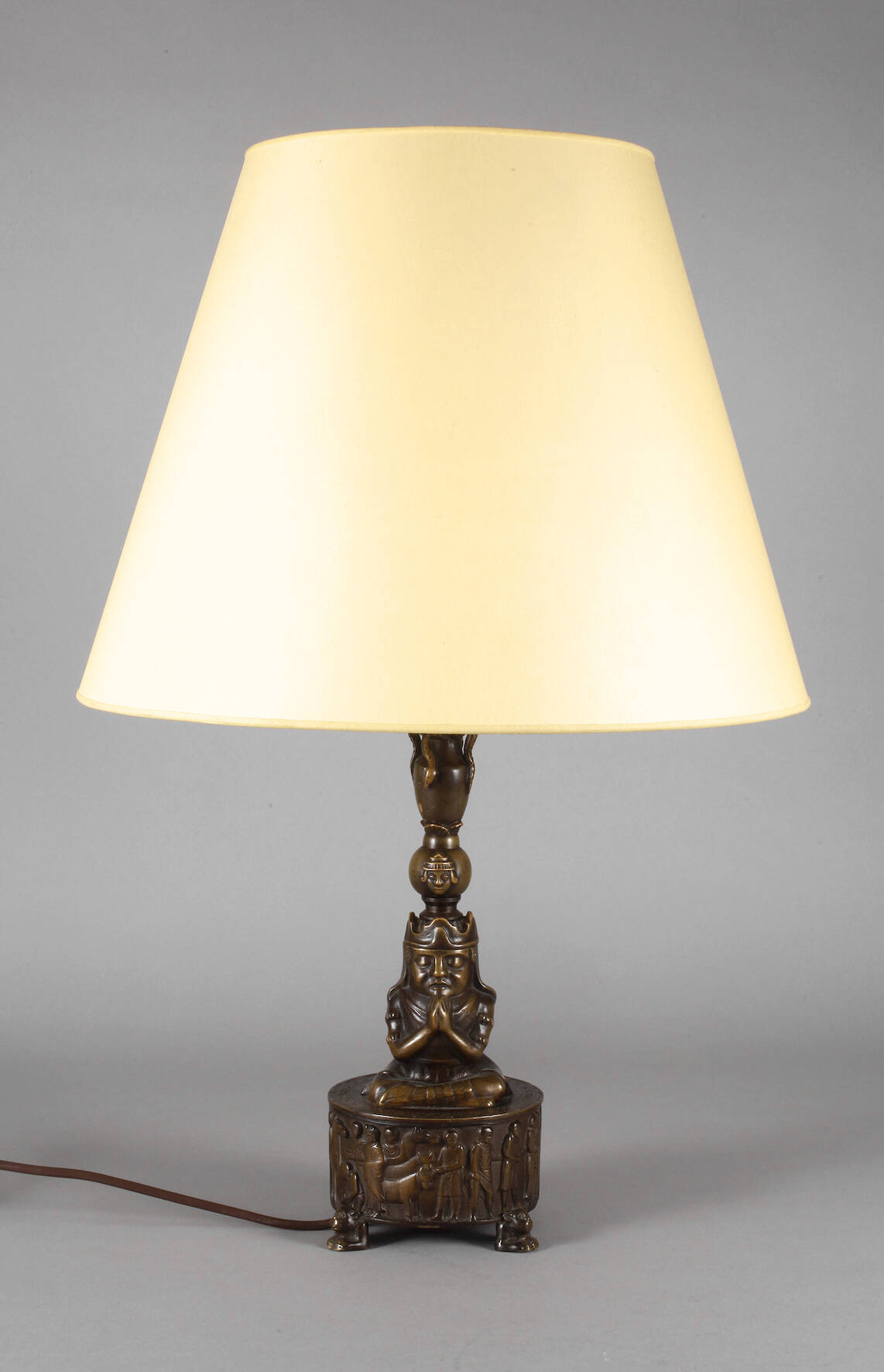 Figürliche Salonlampe