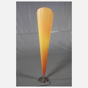 Stehlampe in Tütenform