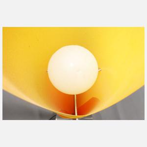 Stehlampe in Tütenform