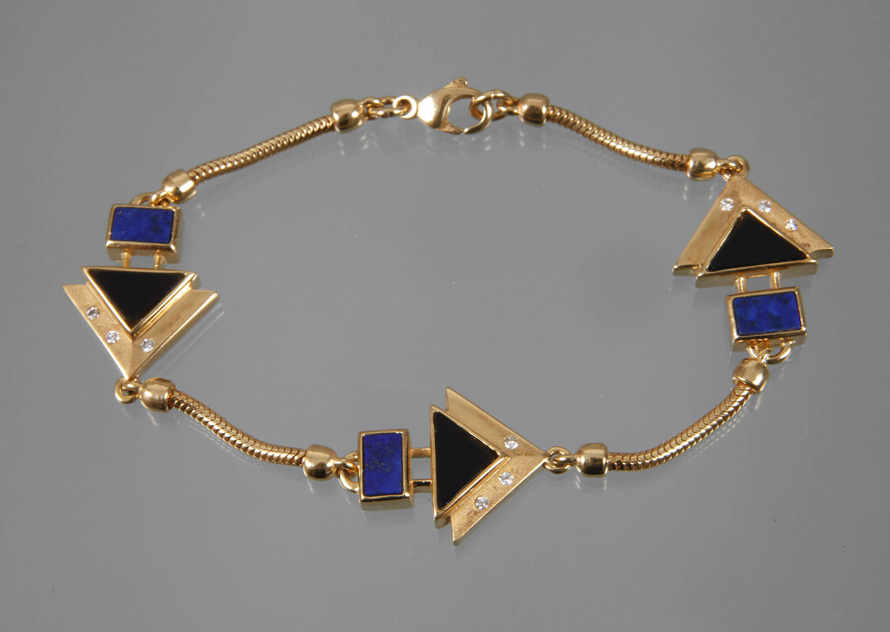 Armband mit Steinbesatz