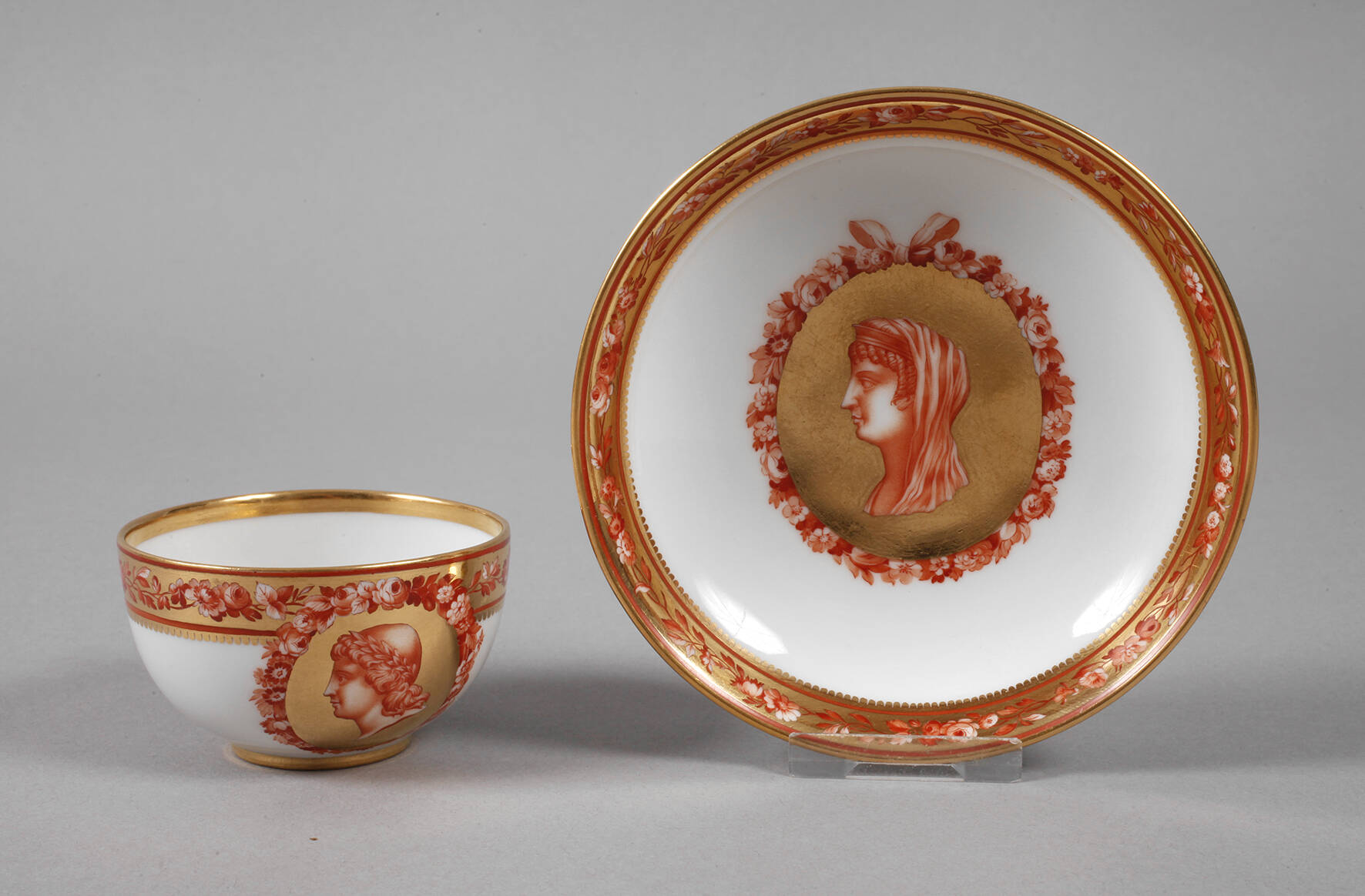 KPM Berlin Mokkatasse mit Camaieumalerei