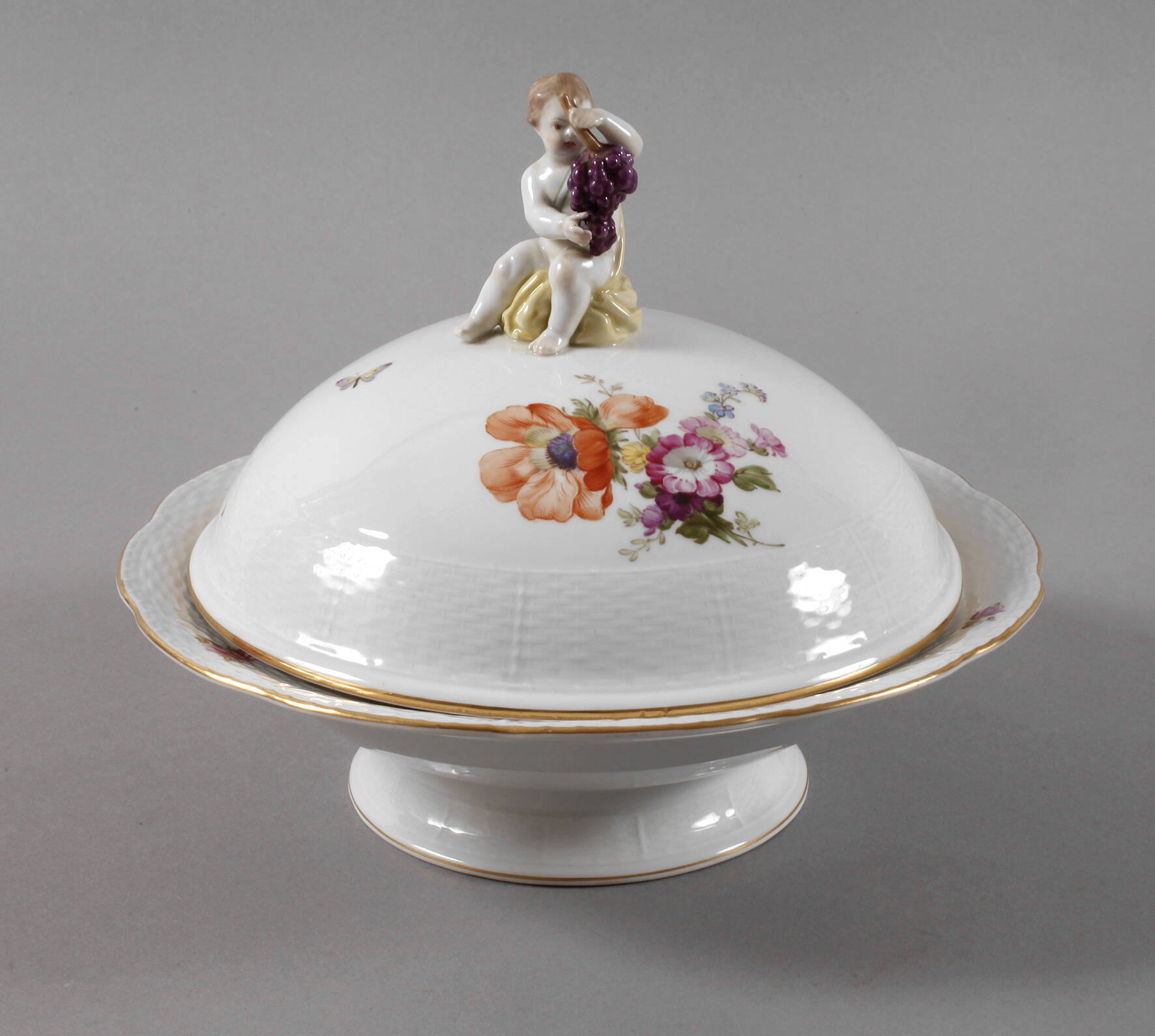 KPM Berlin runde Deckelschüssel "Blumen und Insekten"