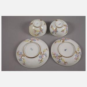 Meissen barockes Kännchen und zwei Tassen Prunusrelief