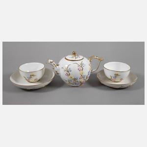 Meissen barockes Kännchen und zwei Tassen Prunusrelief