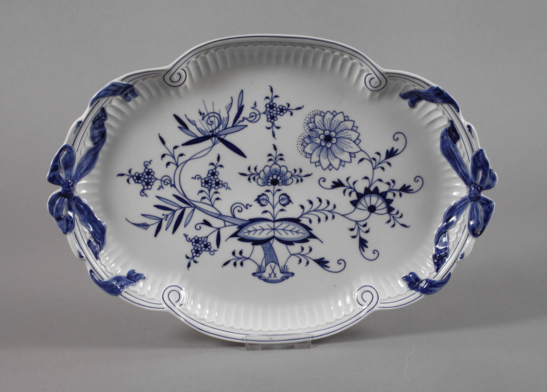 Meissen Schleifenplatte "Zwiebelmuster"