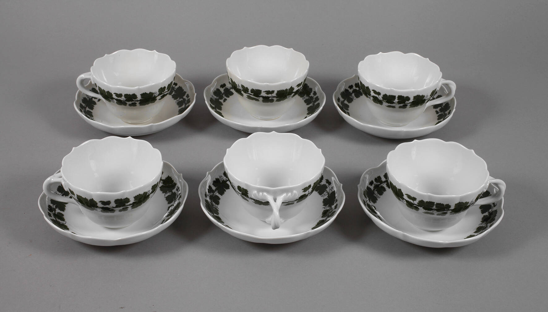 Meissen sechs Café au lait-Tassen Weinlaubdekor
