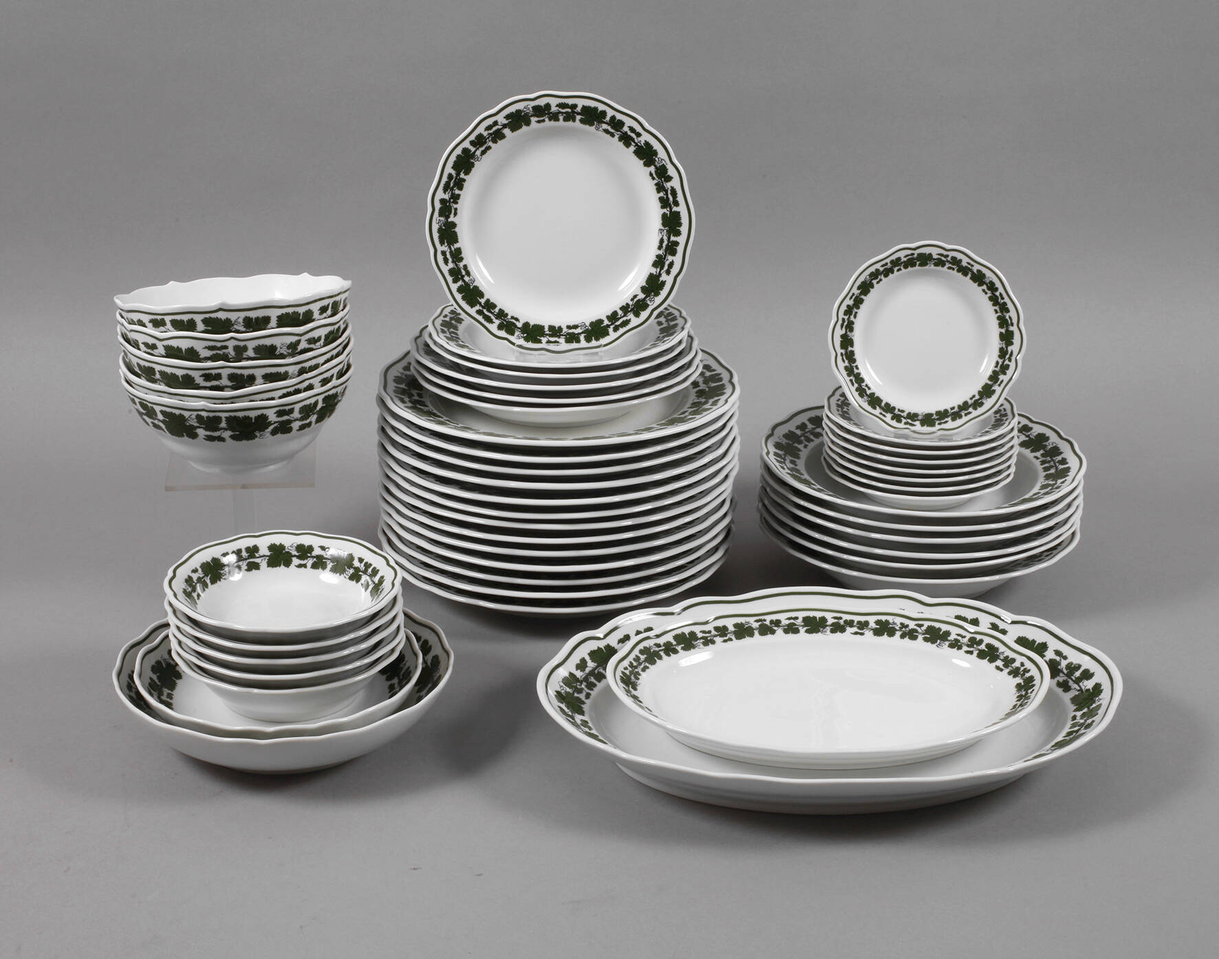 Meissen Speiseservice-Konvolut Weinlaubdekor