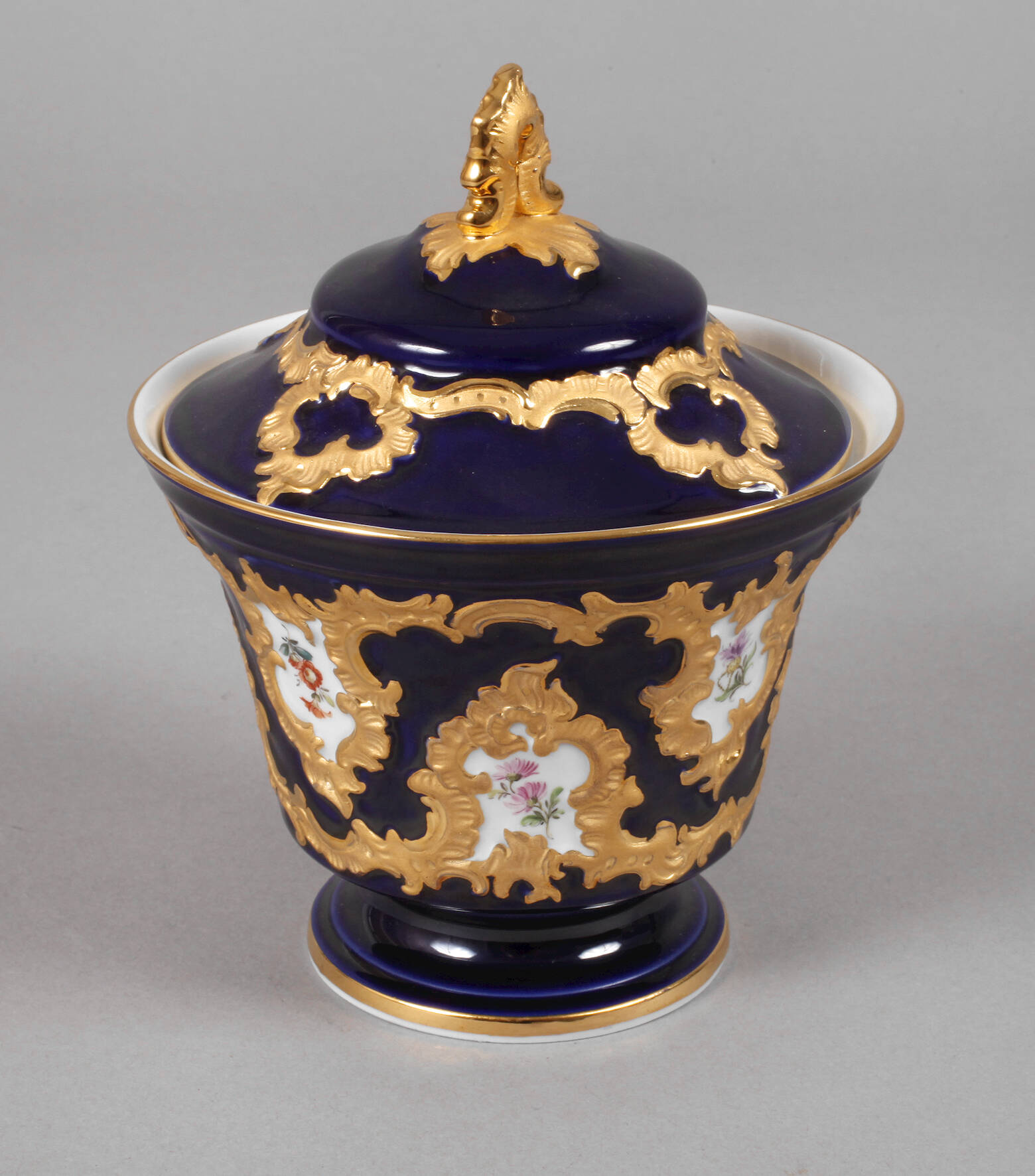 Meissen Bonbonniere "B-Form"