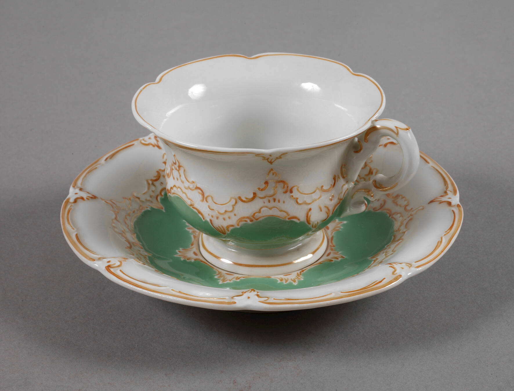 Meissen Mokkatasse mit Untertasse "B-Form"