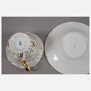 Meissen Prunktasse Stechpalmenrelief