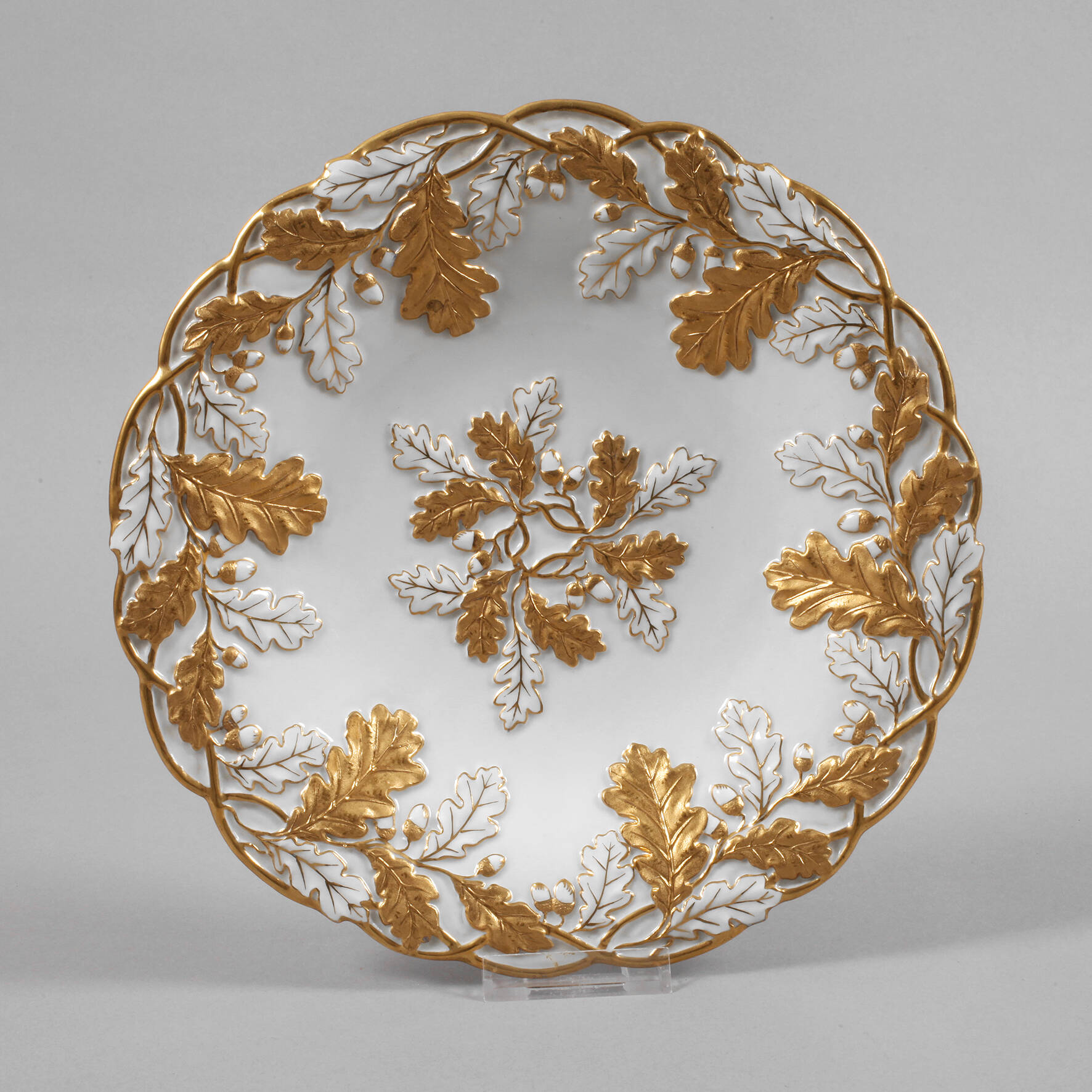 Meissen Prunkteller Eichenlaubrelief