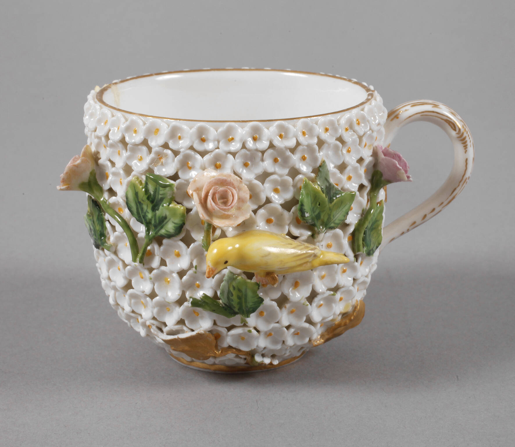 Meissen Schneeball-Tasse mit Vögeln