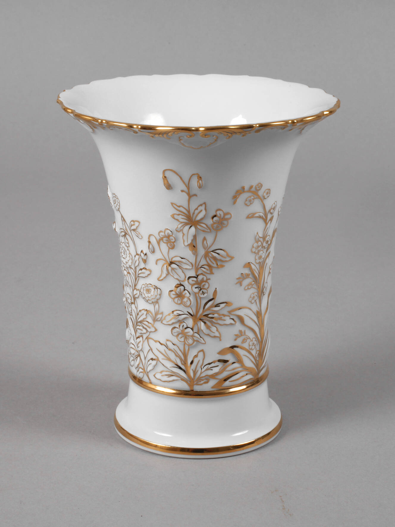 Meissen Trompetenvase Reliefdekor