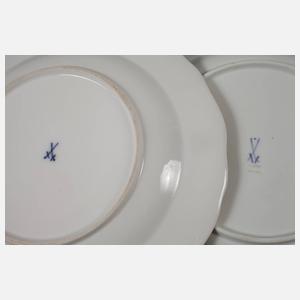 Meissen zwei Speiseteller "Blumenbukett purpur"