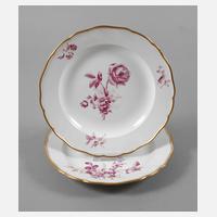 Meissen zwei Speiseteller "Blumenbukett purpur"111