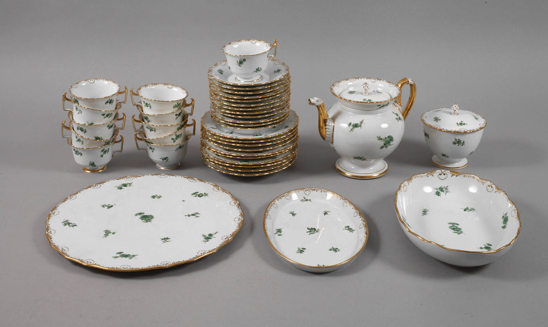 Meissen Rest-Teeservice kupfergrünes Streublümchendekor