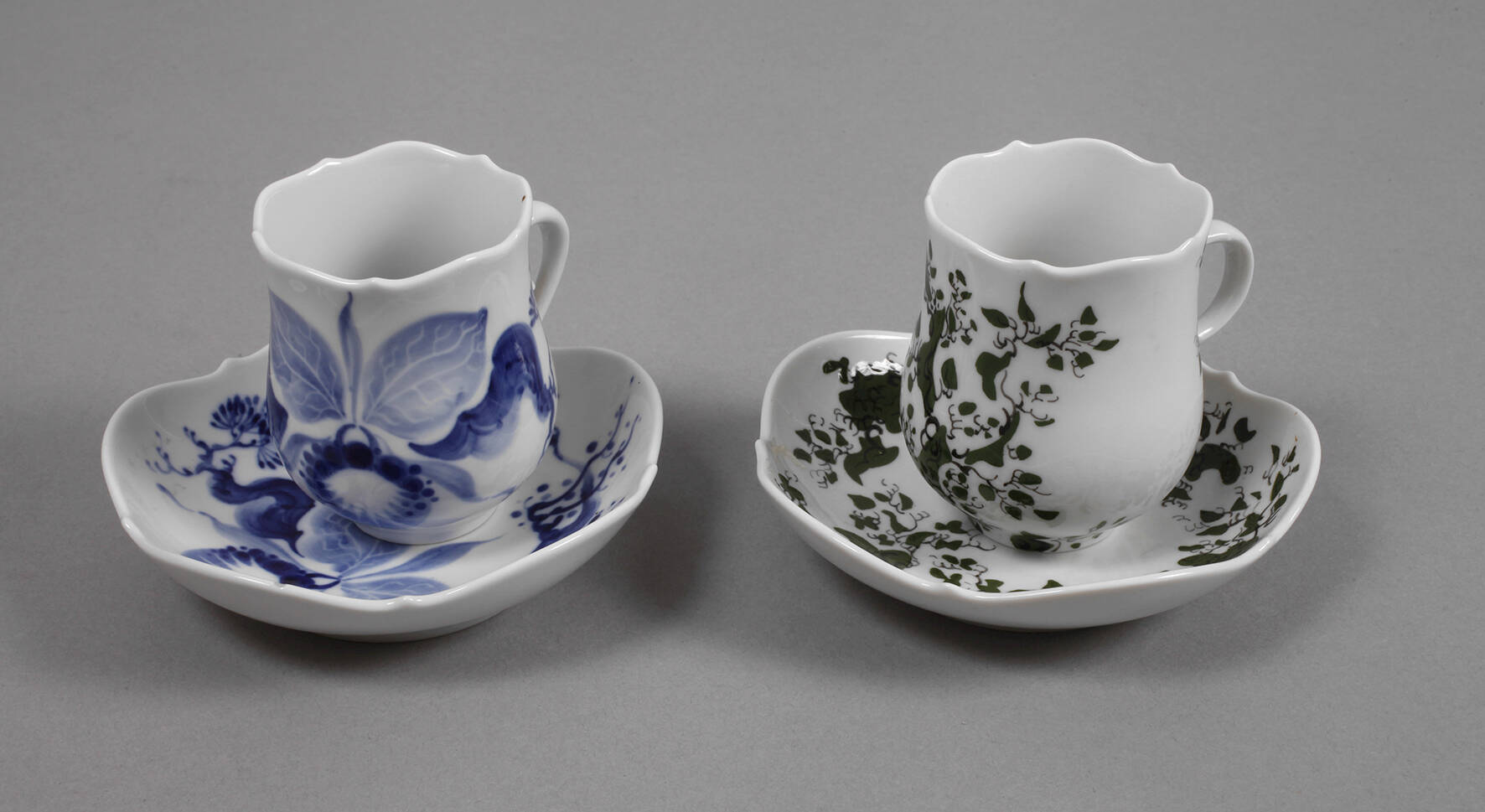 Meissen zwei Mokkatassen "Großer Ausschnitt"