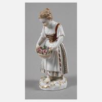 Meissen "Gärtnerkind mit Blumenkorb"111