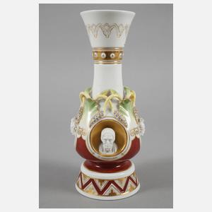 Nymphenburg Vase mit Künstlerbüsten