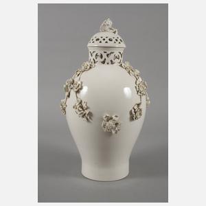 Nymphenburg Potpourrivase mit Blumenbesatz