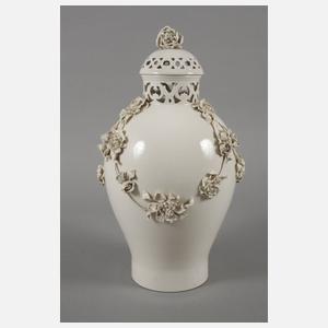 Nymphenburg Potpourrivase mit Blumenbesatz